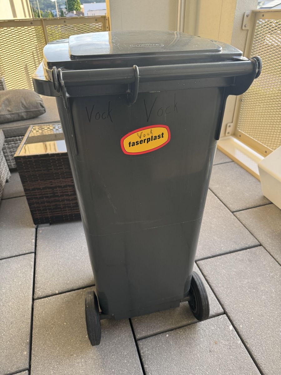 Cestini per rifiuti: Rollabfallbehälter / Kehrricht-Tonne 140L – Usato da Staufen venduto da cedric_merz 2