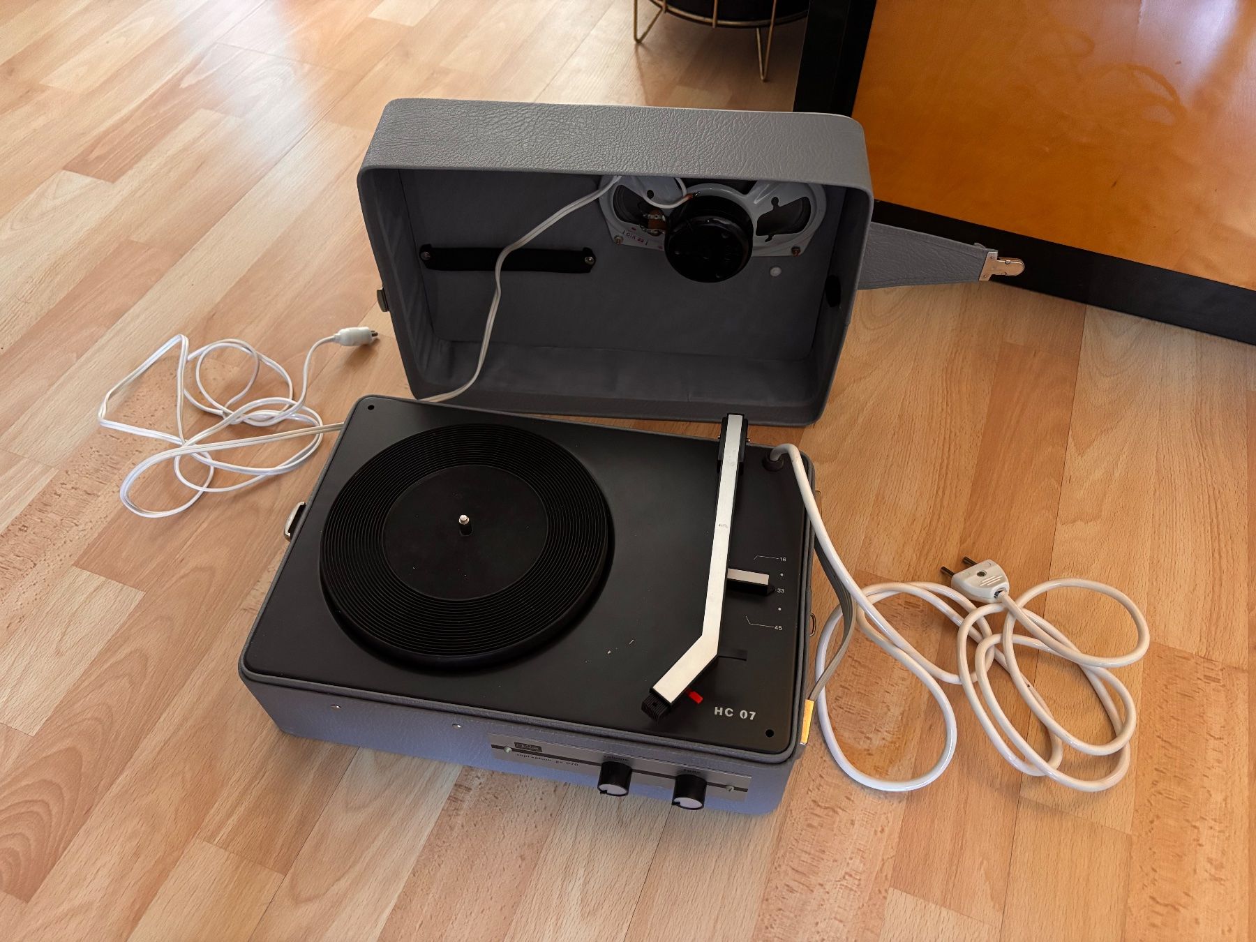 Giradischi: supraphon ge 070 Kofferplattenspieler. – Usato da Bern venduto da raupenimmersatt