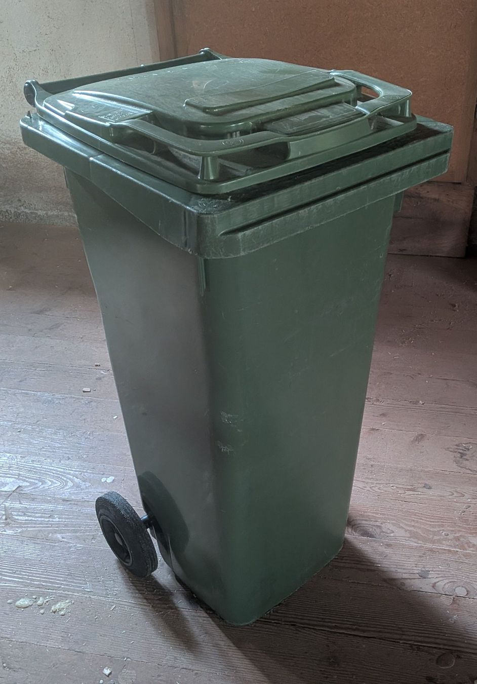 Conteneurs de construction: Grüngutcontainer 140 Liter – D'occasion à Illnau par Flomi75