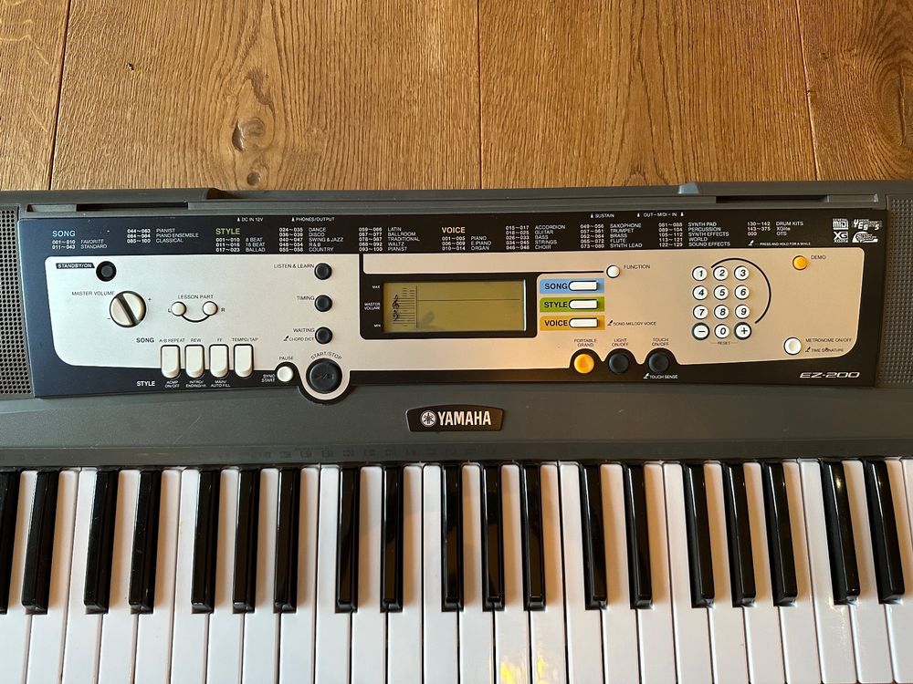 Yamaha EZ200 Light up Keyboard (Gebraucht) in Zumikon für CHF 65 – mit