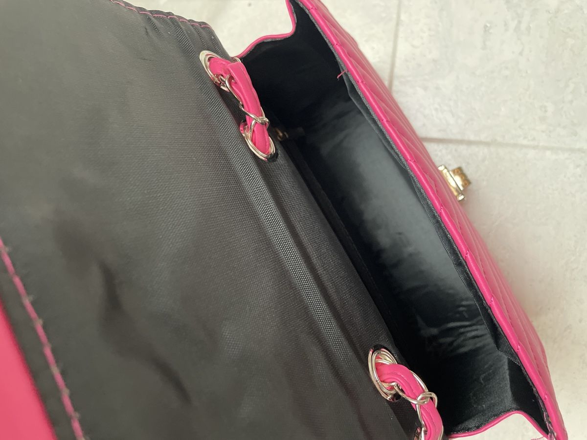 Borse da donna: Pinke Umhängetasche mit Kette – Nuovo e nell'imballaggio originale da Uster venduto da fas_q2ft 2