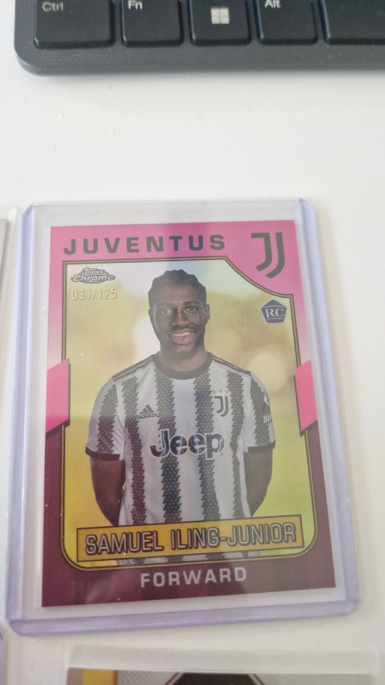 Topps Carte collezionabili: Juventus Samuel Iling-Junior Karten Set, Top Zustand! – Nuovo (secondo la descrizione) da Zürich venduto da limmatschwimmer 1