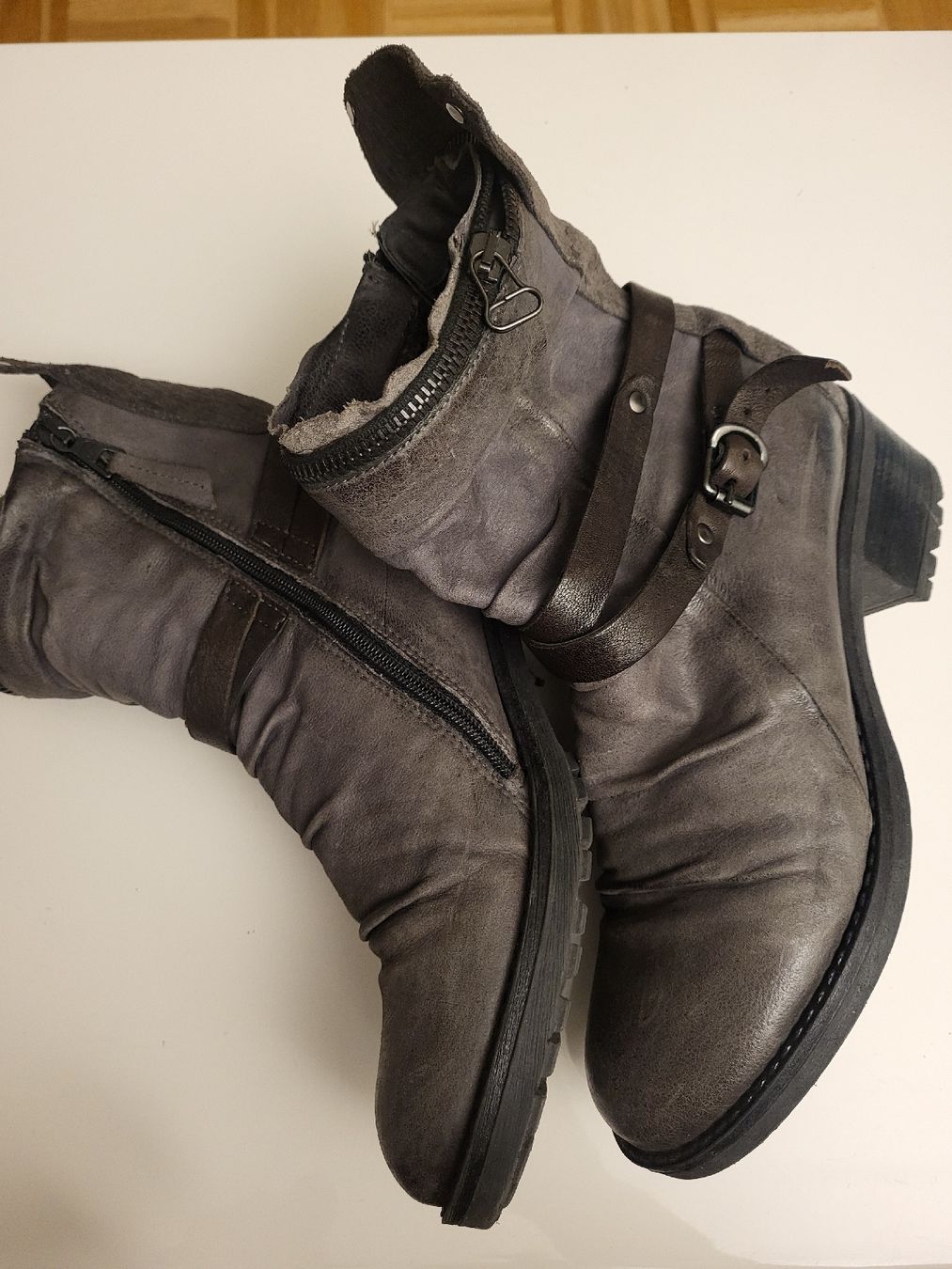 Globus Scarpe da donna: Lederstiefel von Globus, Gr. 39 – Usato da Nidau venduto da Maltesers71 1