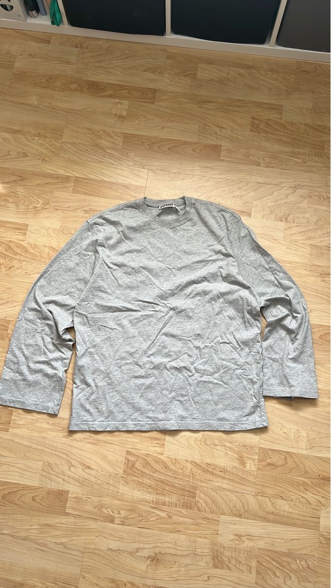 Weekday Maglioni & Felpe: Weekday longsleeve grey – Usato da Baden venduto da maj_wv7b