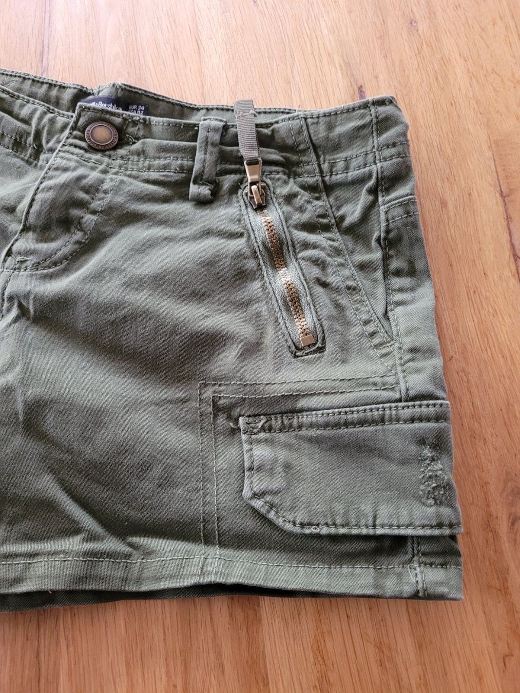 Bershka Pantaloni: 34 - Grösse, Shorts von BERSHKA – Usato da Nottwil venduto da echtMOMO 3