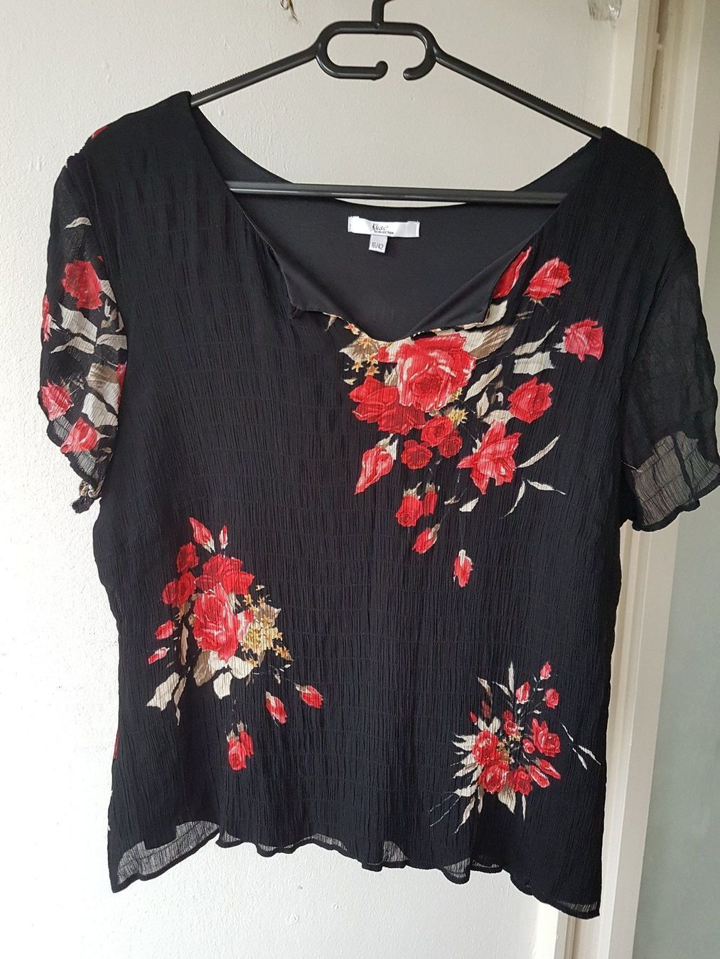 T-shirt: T-shirt Klass Collection – Usato da Châtelaine venduto da kbabs