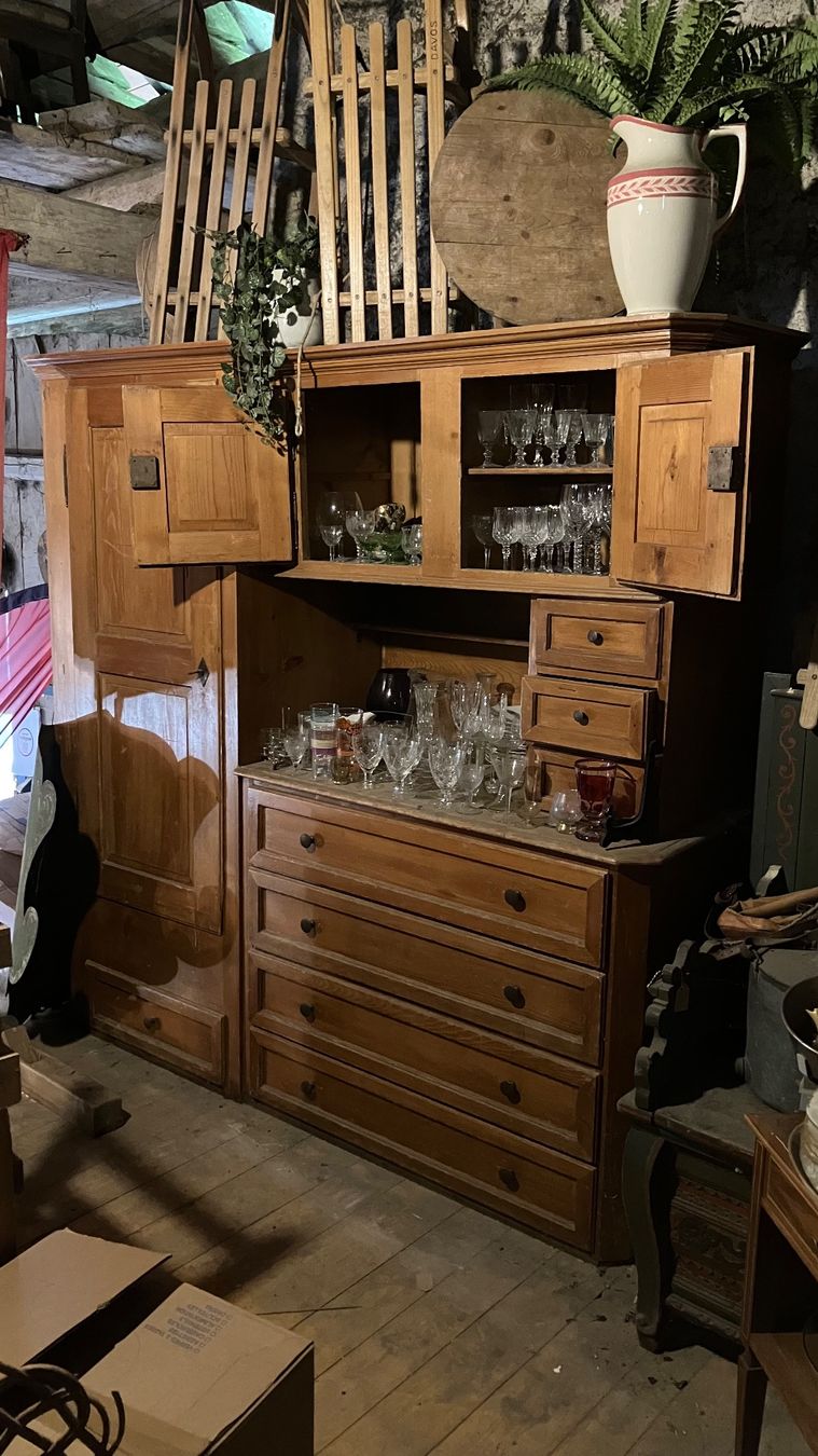 Credenze: Buffet vaisselier antik Kommode Büfett – Usato da St-Cierges venduto da LeRegain 1