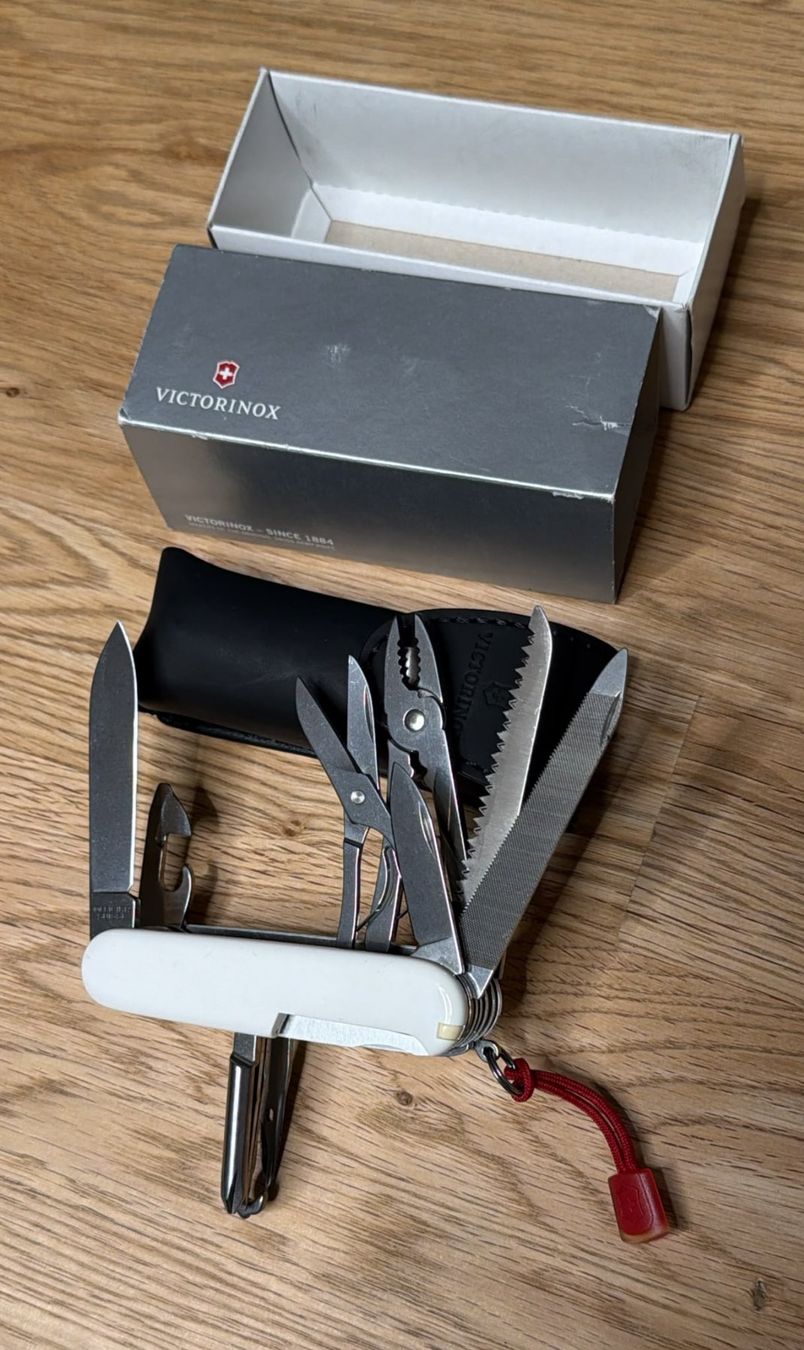 Victorinox Taschenmesser: VICTORINOX SACKMESSER MIT ETUI – Neu und originalverpackt aus Zürich von Frei-Occasionen 1