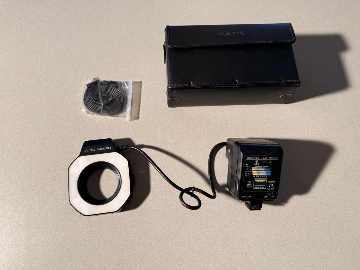 Minolta Blitze: Minolta Auto Electroflash Macro 80PX Ringblitz Set – Gebraucht aus Reinach BL von Rushkatie