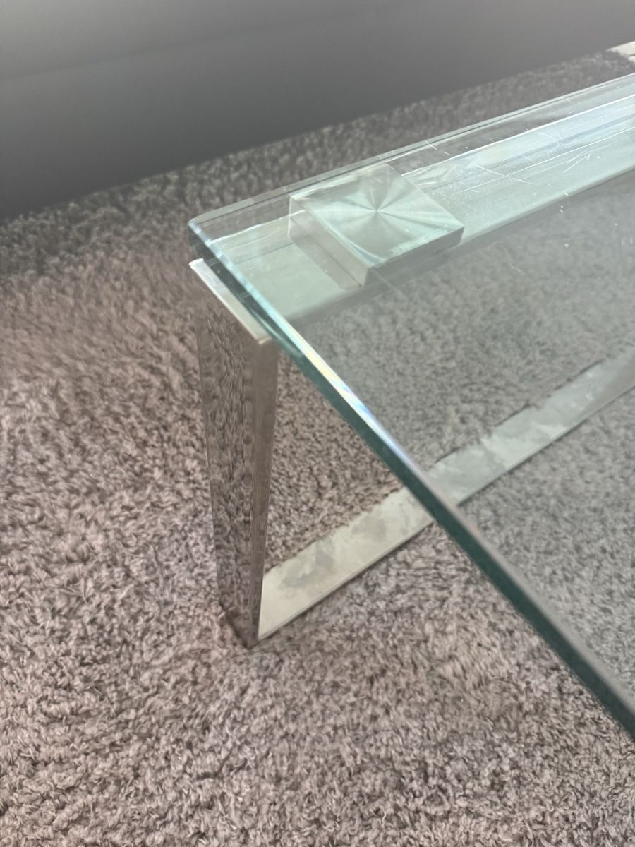 Tische: Moderner Couchtisch aus Glas mit Chromgestell – Gebraucht aus Rüschlikon von Marie.Fischer 2