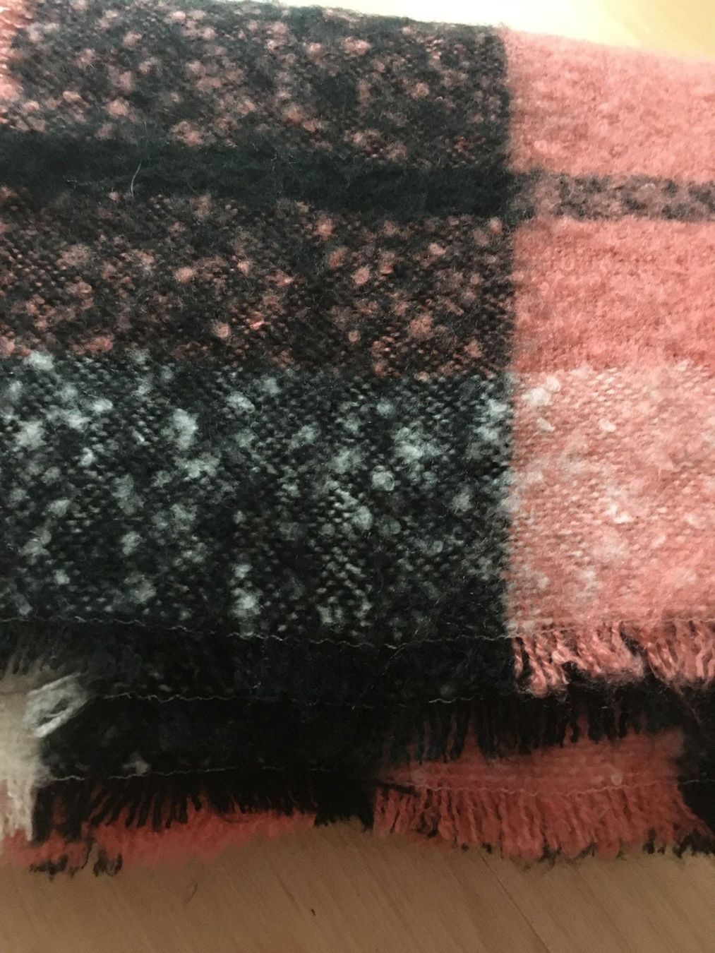 Hallhuber Foulards & écharpes: HALLHUBER Winterschal Bouclé – D'occasion à Muotathal par robin40 6
