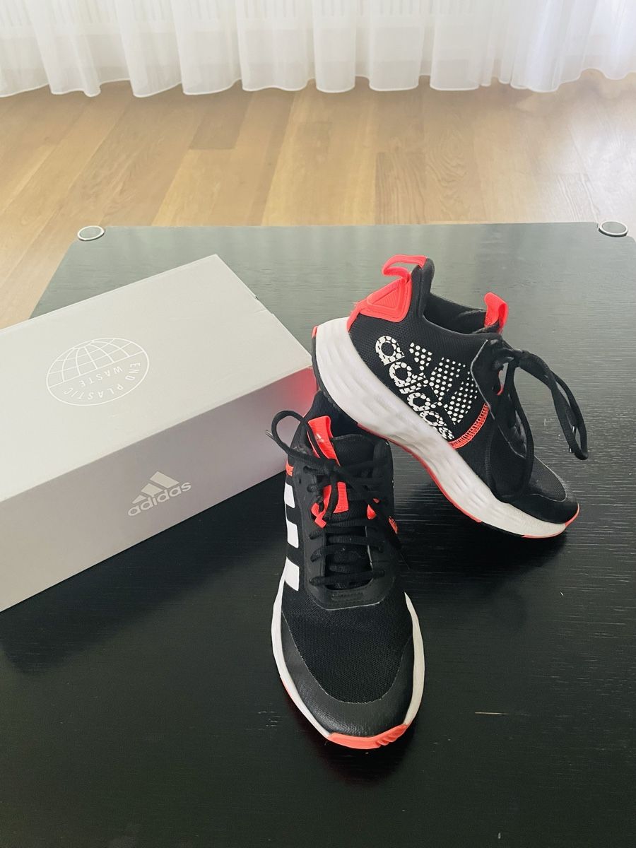 Adidas Scarpe per ragazze: Hallenschuhe  Adidas Gr. 37 1/3 – Usato da Thun venduto da Adrian131 4