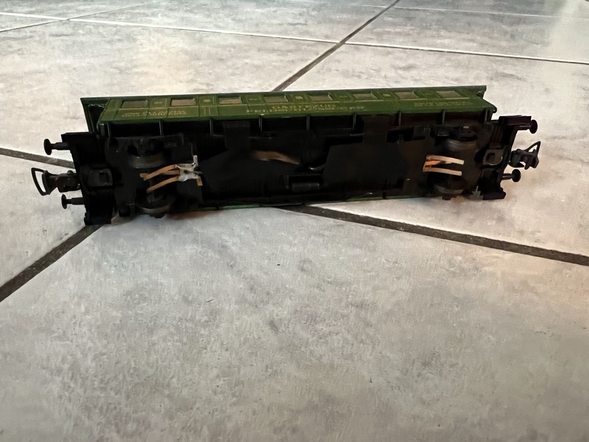 Liliput Modellini di ferrovie: Liliput Gästezug Feldschlösschen grün – Usato da Gisikon venduto da ram_78bx 2