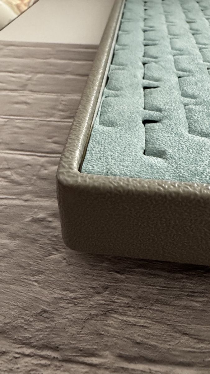 Vitrinen: Grosses, elegantes Ringe-Display hellblau grau – Neu (gemäss Beschreibung) aus Muttenz von einfach-schoen 1