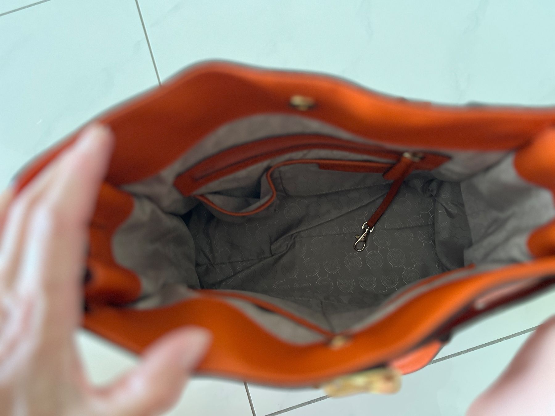 Michael Kors Sacs femmes: Trendy Michael Kors Tasche orange – D'occasion à Schaffhausen par Marlies777 3