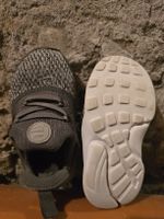 Nike Kinderschuhe grau schwarz Grösse 23.5 guter Zustand