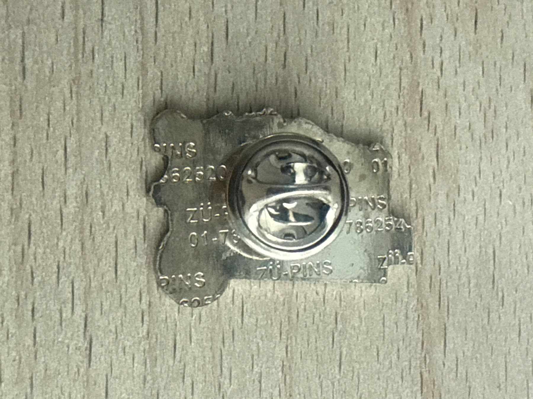 Placchette & Badge: Pin Gotthard Downhill 1994 – Usato da Glattbrugg venduto da Schweigmatt 1