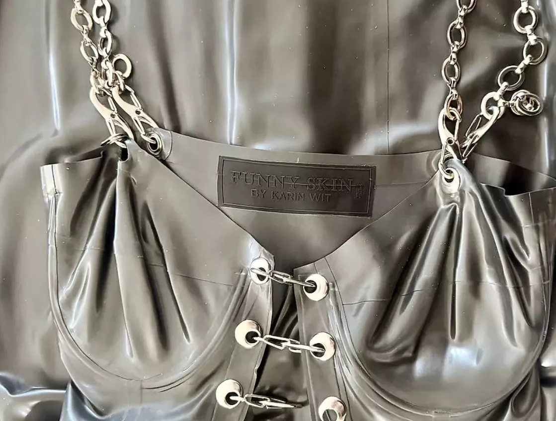 Vestiti: Latex Kleid  – Usato da Meisterschwanden venduto da sim_2nwm 2