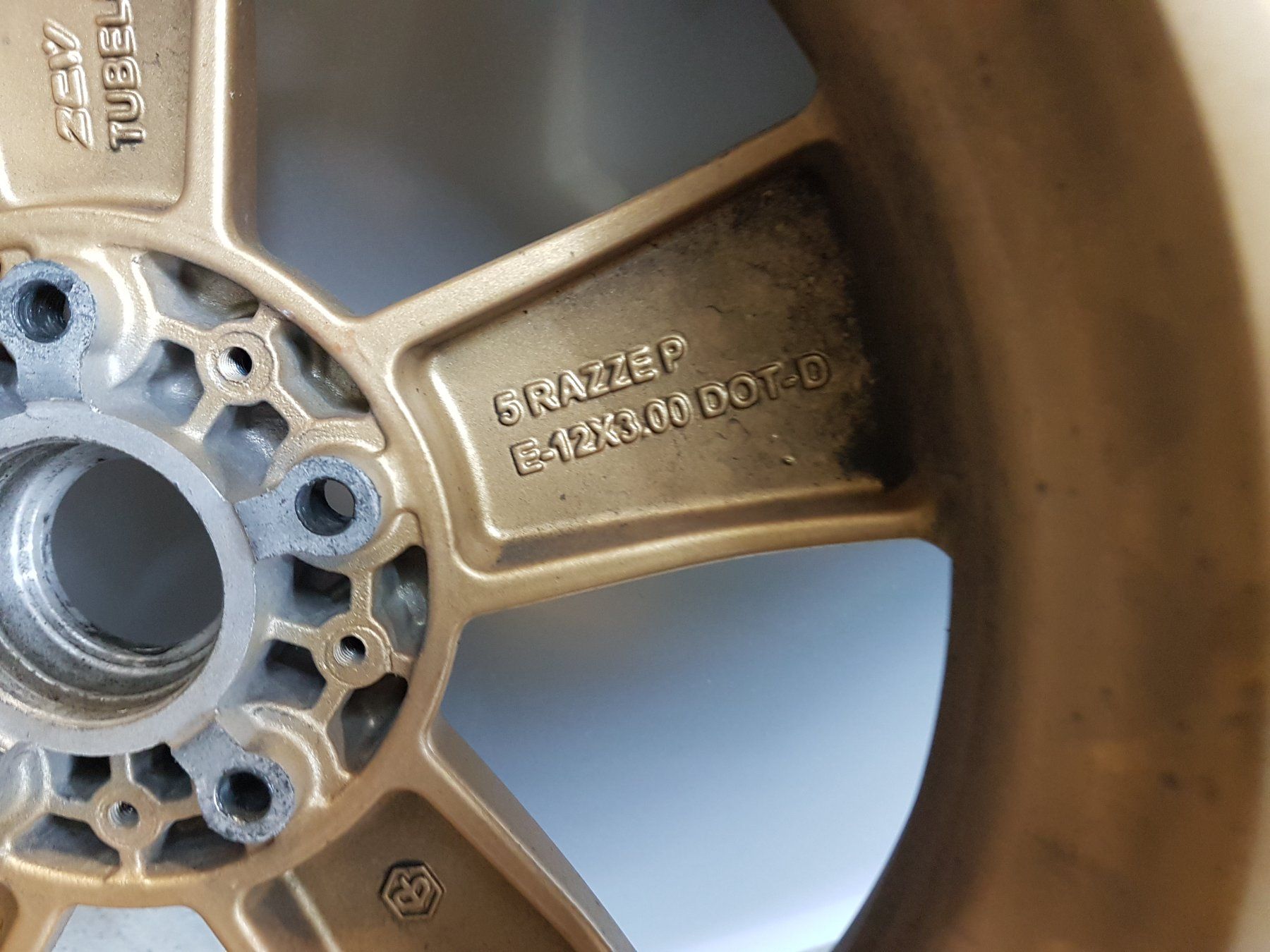 Piaggio Alle Motorradersatzteile: Vespa Felgen GTS gold – Gebraucht aus Uitikon Waldegg von  3