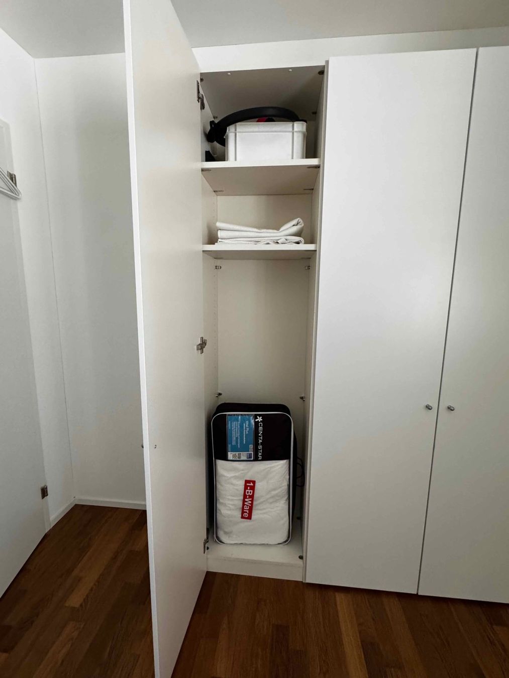 Interio Schränke: Kleiderschrank - Milo - Interio - Edelweiss - 2mx2.2mx0.4m – Gebraucht aus Zürich von hemis 3