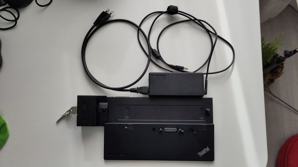 NEU) Lenovo Thinkpad Ultra Dock 40A2 ( Dockingstation ) Mit Schlüssel