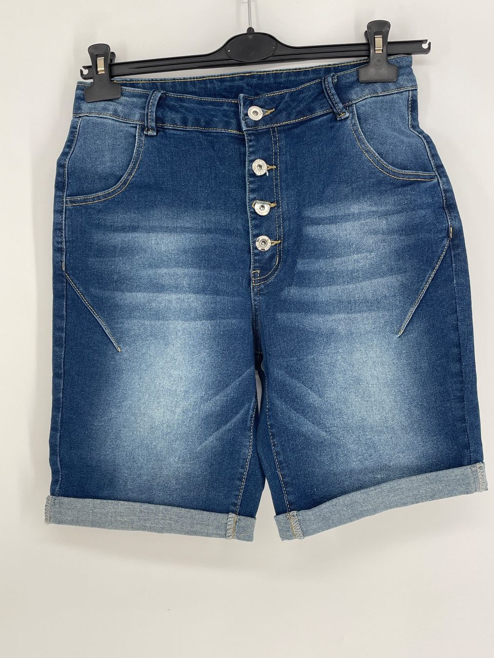 Pantaloni: Jeans Shorts Gr. M/L – Usato da Auenstein venduto da moin.