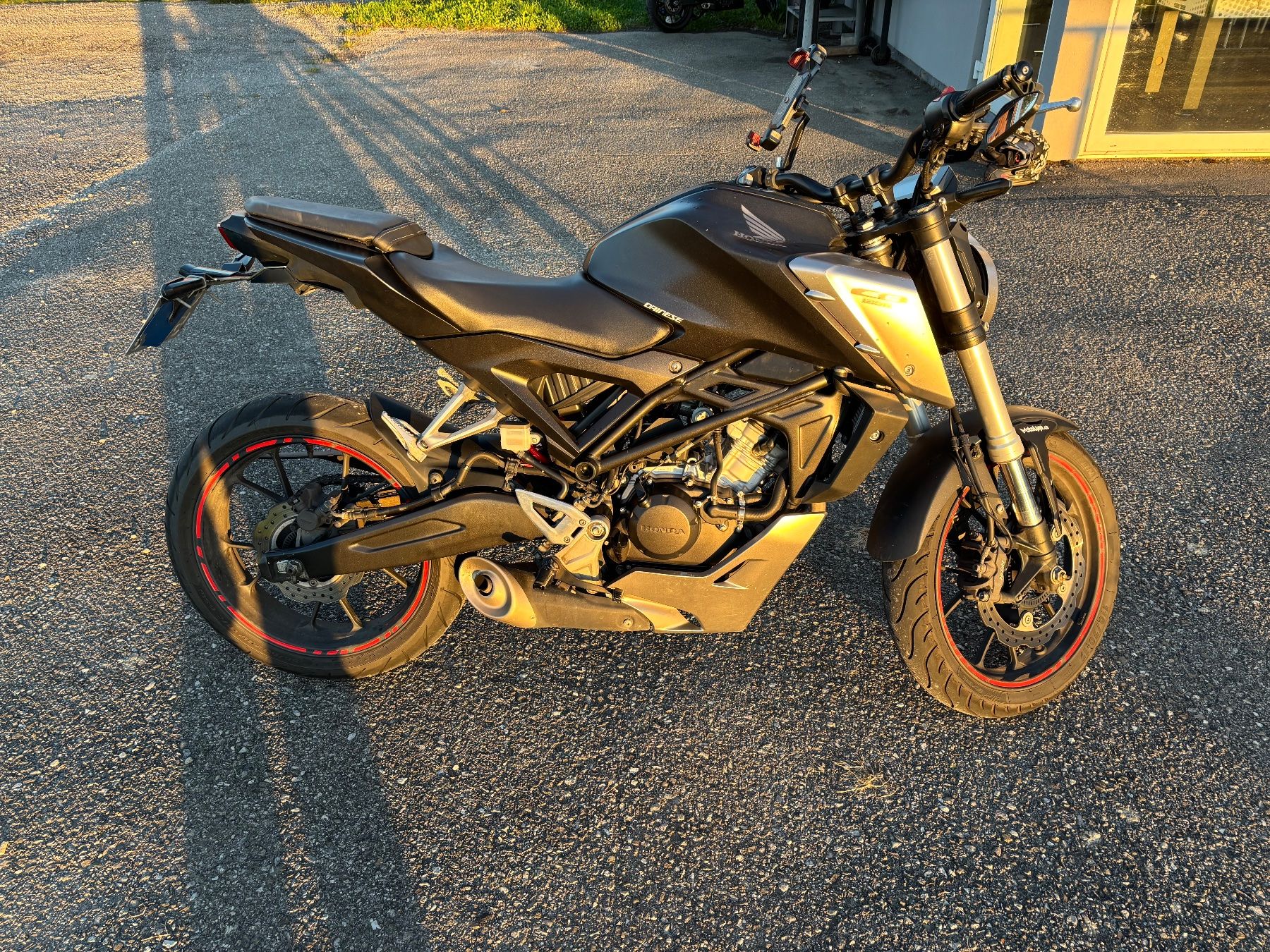 Honda Strada: Honda cb125r – Usato da Porsel venduto da gen_7hw5 2