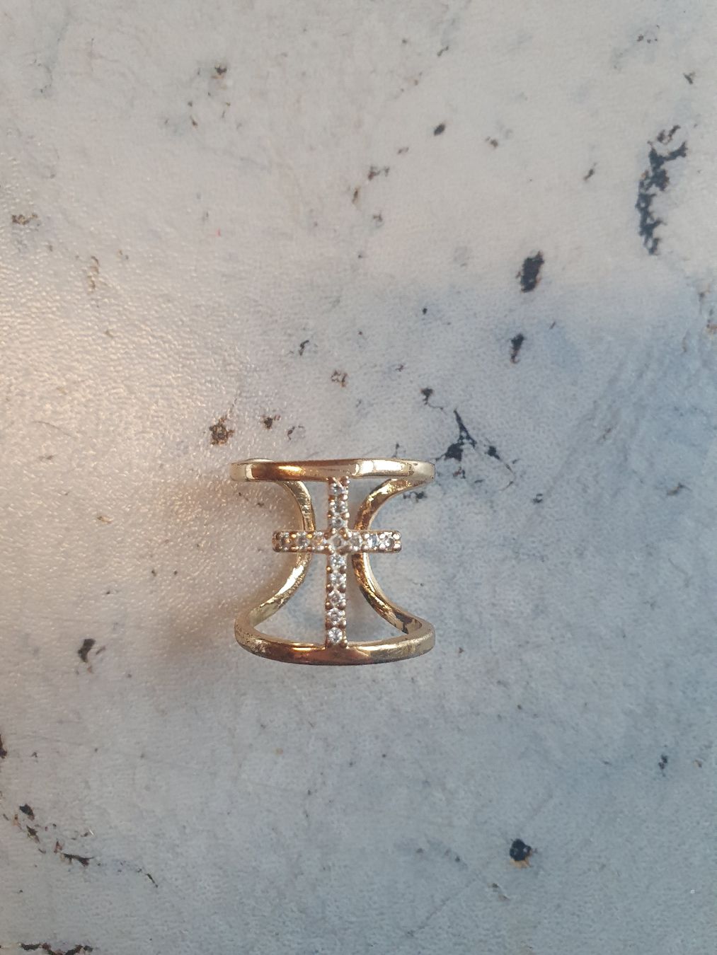 Anelli: Ring mit Kreuz – Usato da Moosseedorf venduto da Sonnenschein..