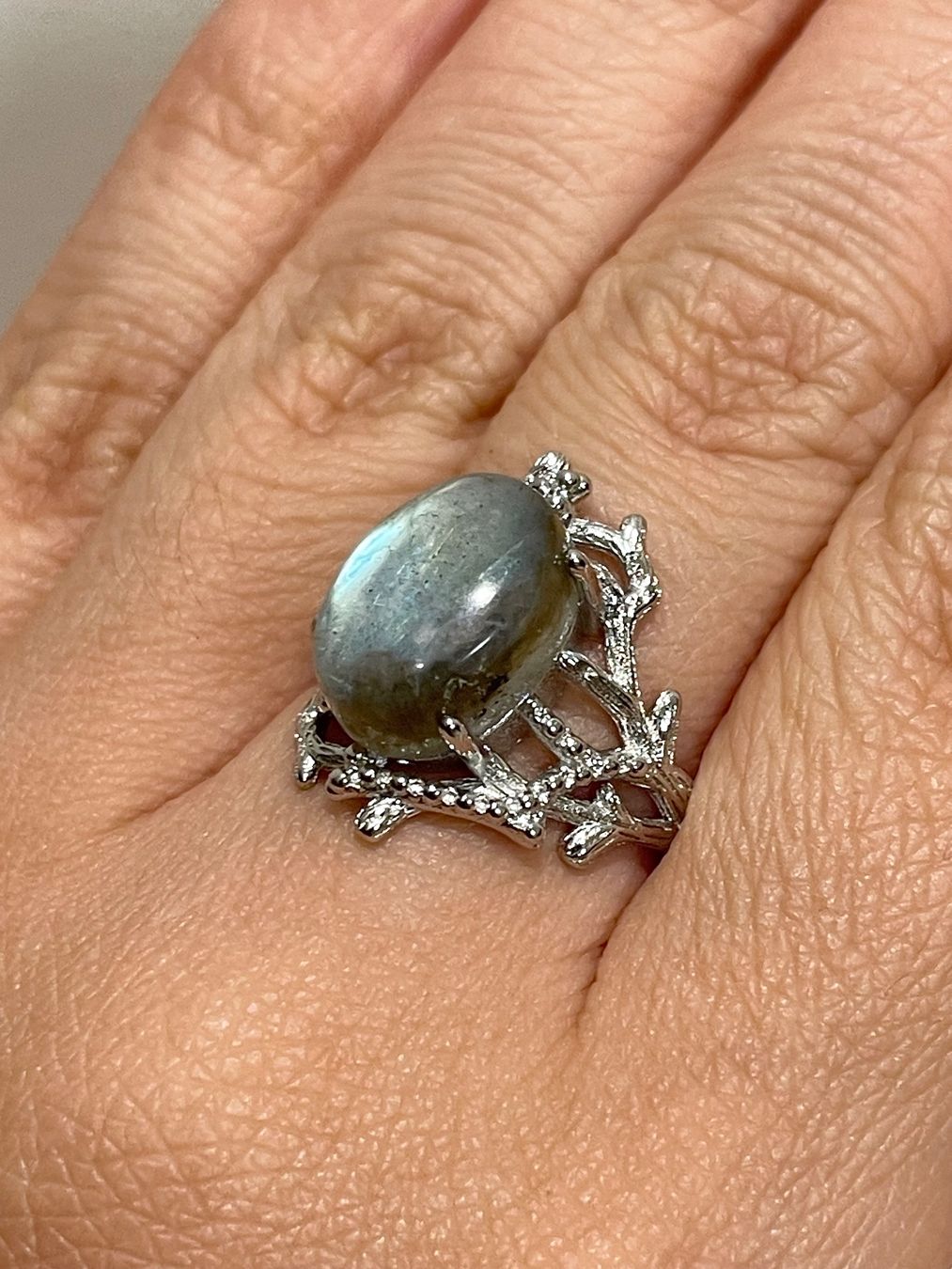 Ringe: Ring aus sehr schimmerndem Labradorit – Neu und originalverpackt aus Schiers von sisikristall