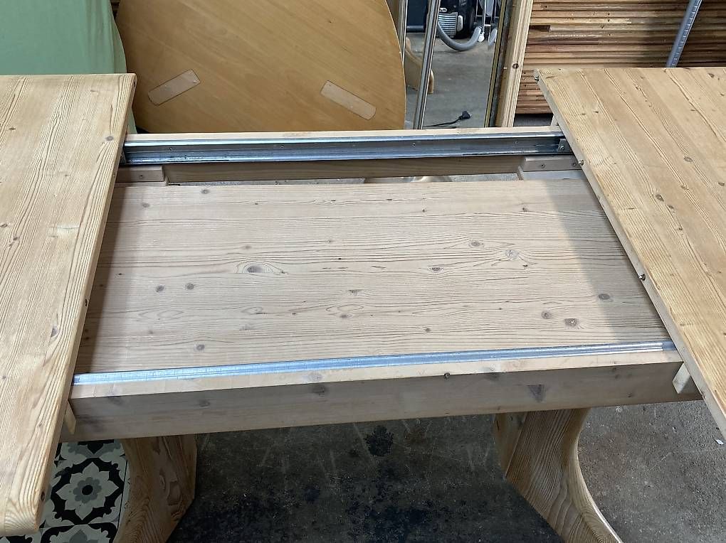 Tables: Tisch oval – D'occasion à Uster par Rsuri68 2