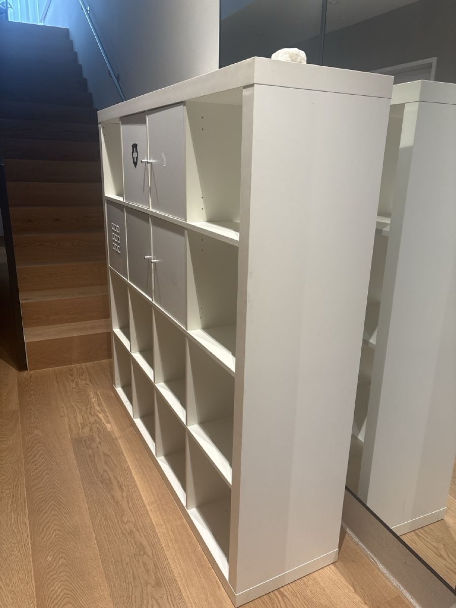 Ikea Scaffali: IKEA KALLAX weiss 4x4 gebraucht – Usato da Zürich venduto da auto-moto 2