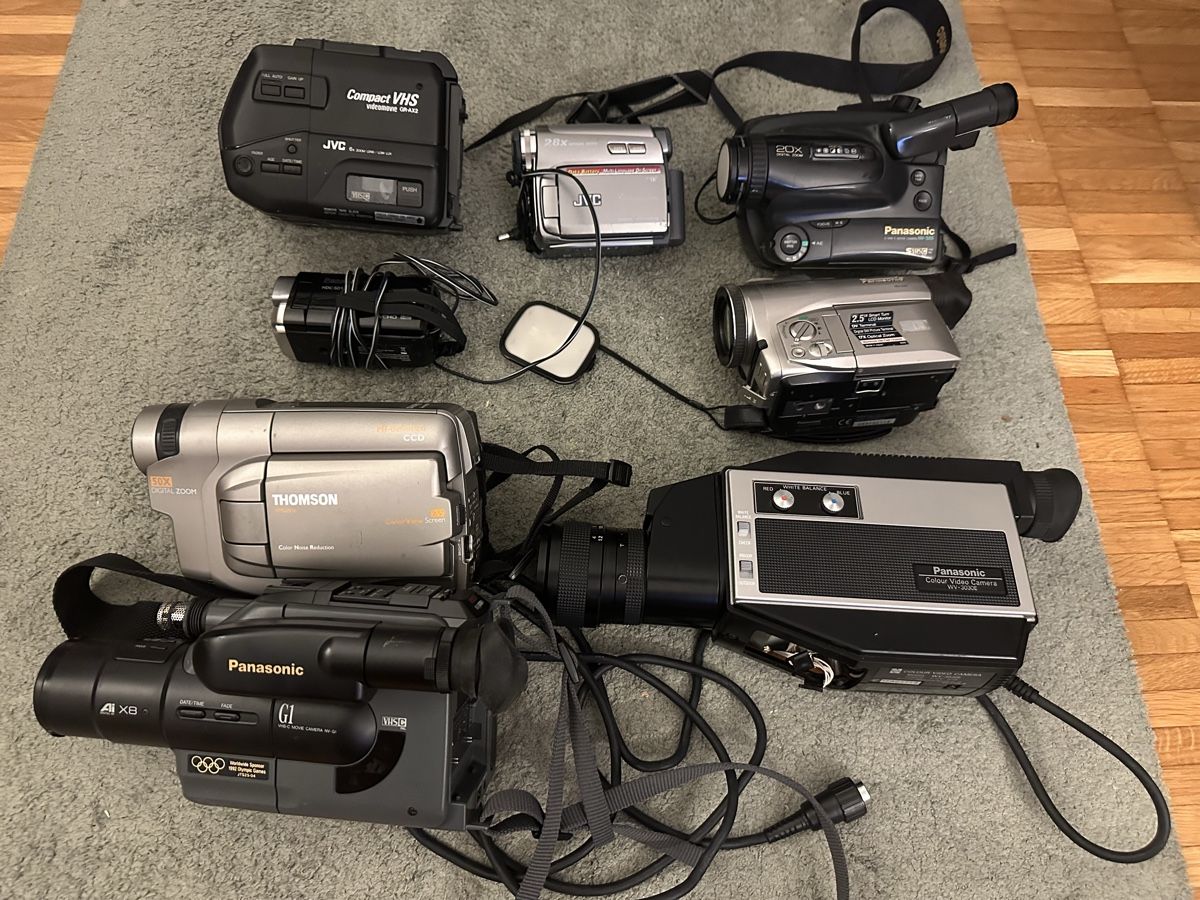 Videocamere: Diverse alte Videokameras - ungetestet – Usato da Zufikon venduto da EmiliaSa 2
