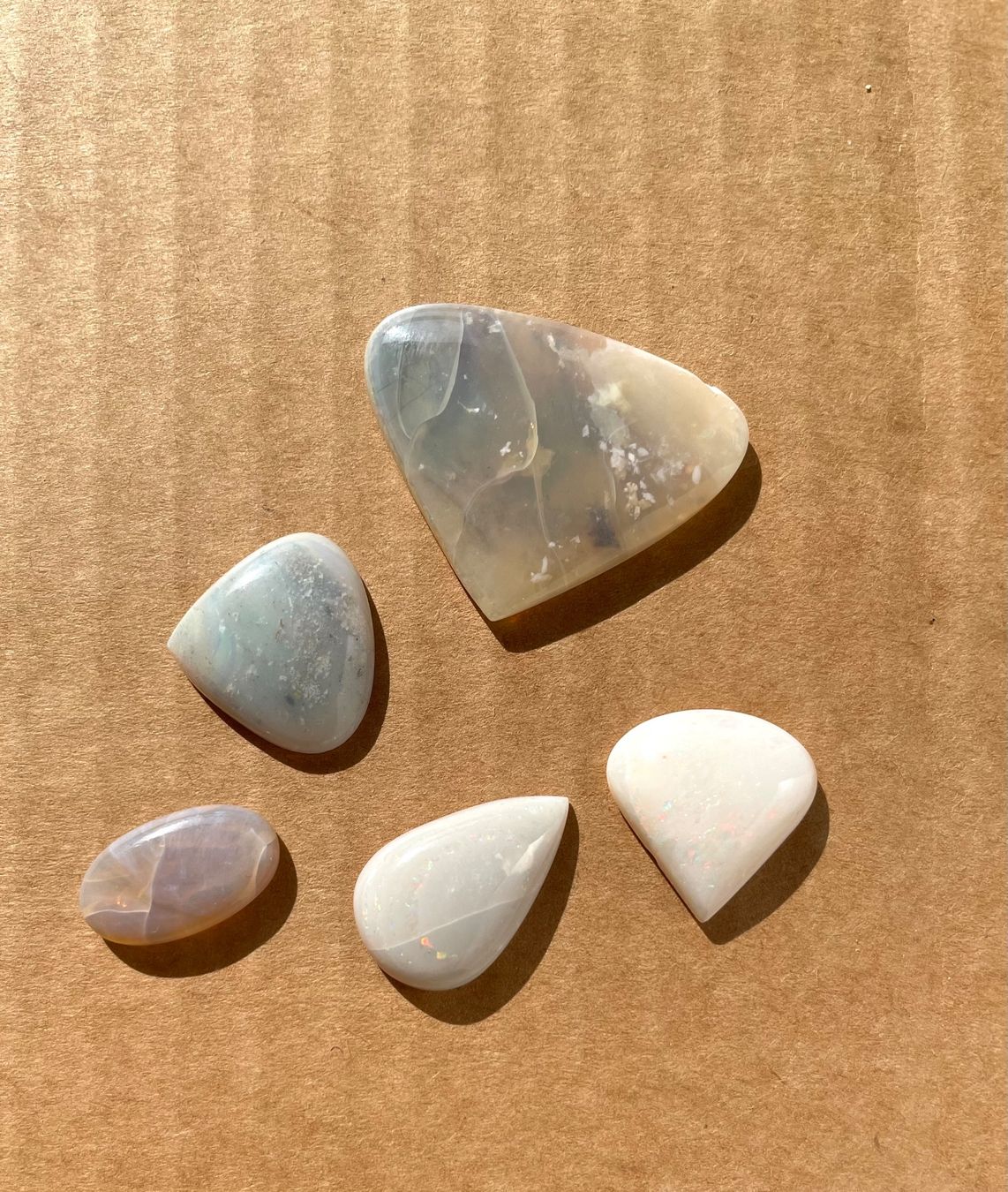 Fossilien: 5 Stk  Cabochons Opal echt  neu gross    LOT  Sammlung – Neu und originalverpackt aus Leuggern von gemshow 8