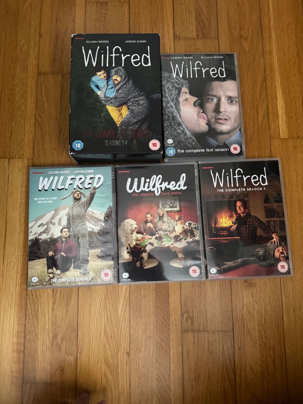 Tutti i DVDs: Wilfred Seasons 1-4 Complete (EN) – Usato da Zuzwil SG venduto da nk_9000