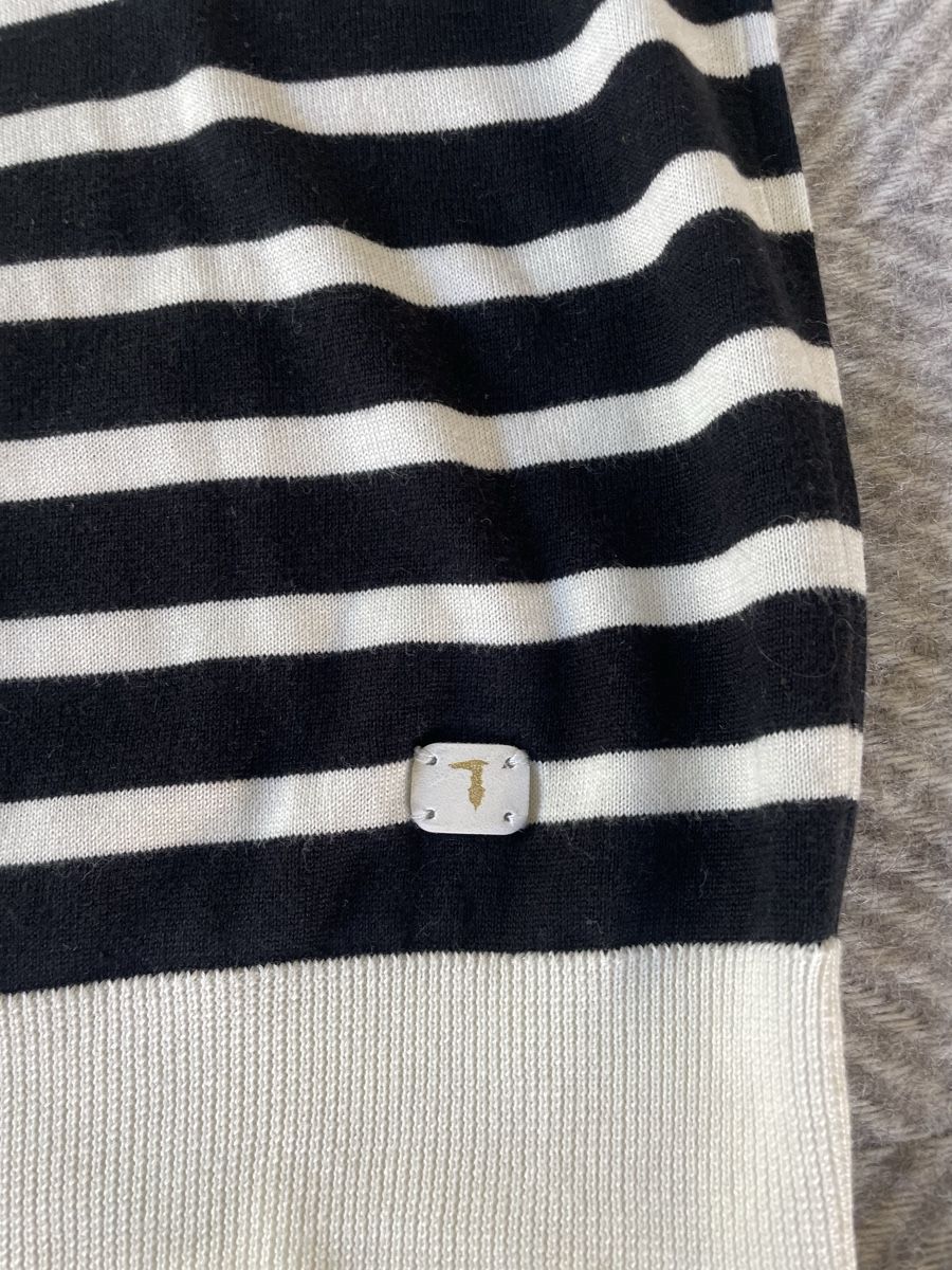 Trussardi Blusen: Trussardi blouse with lace worth 250,- – Gebraucht aus Männedorf von iza04 2