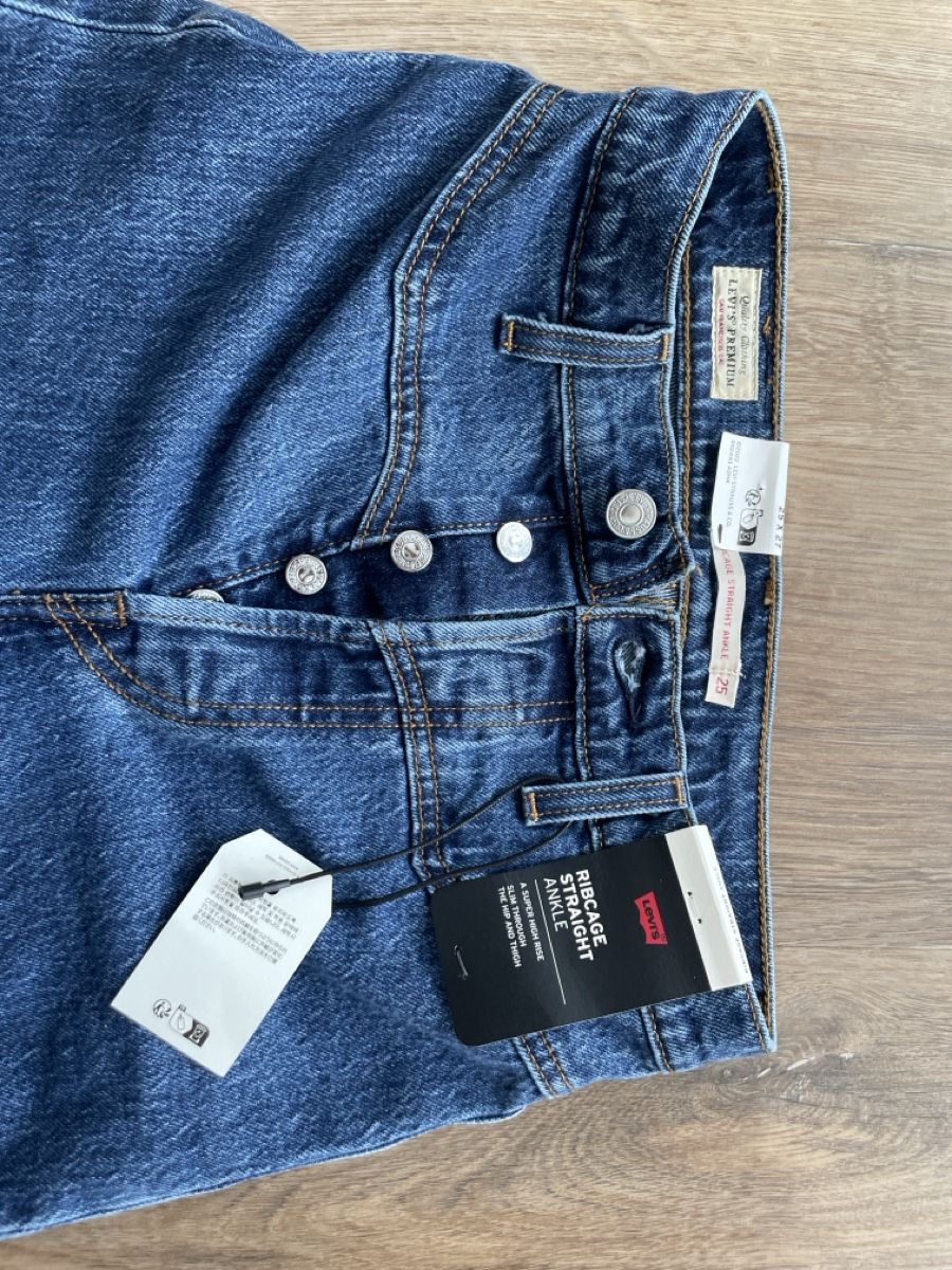 Levi's Jeans: New Levi’s jeans – Nuovo e nell'imballaggio originale da Zürich venduto da bkaszas 1