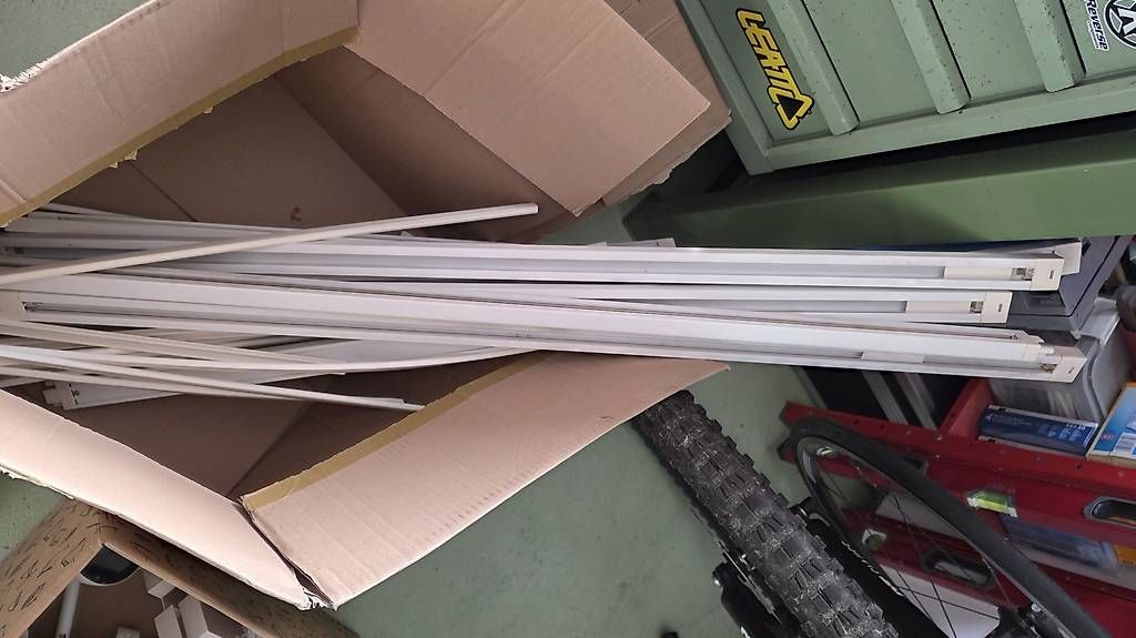 Supporti a parete: Ikea Deckenschienensystem – Usato da Solothurn venduto da zoo_pr6j 2