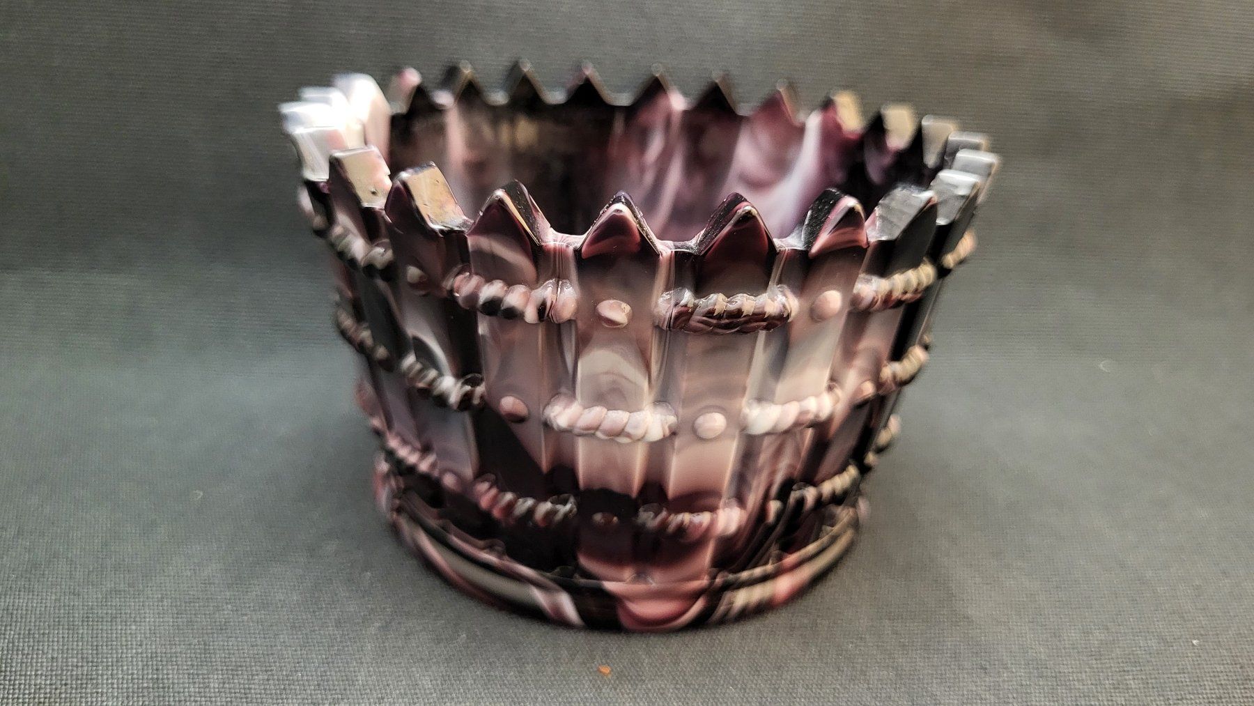 Figuren: Slagglas-Topf AMETHYST-GLAS – Gebraucht aus Basel von spinne02