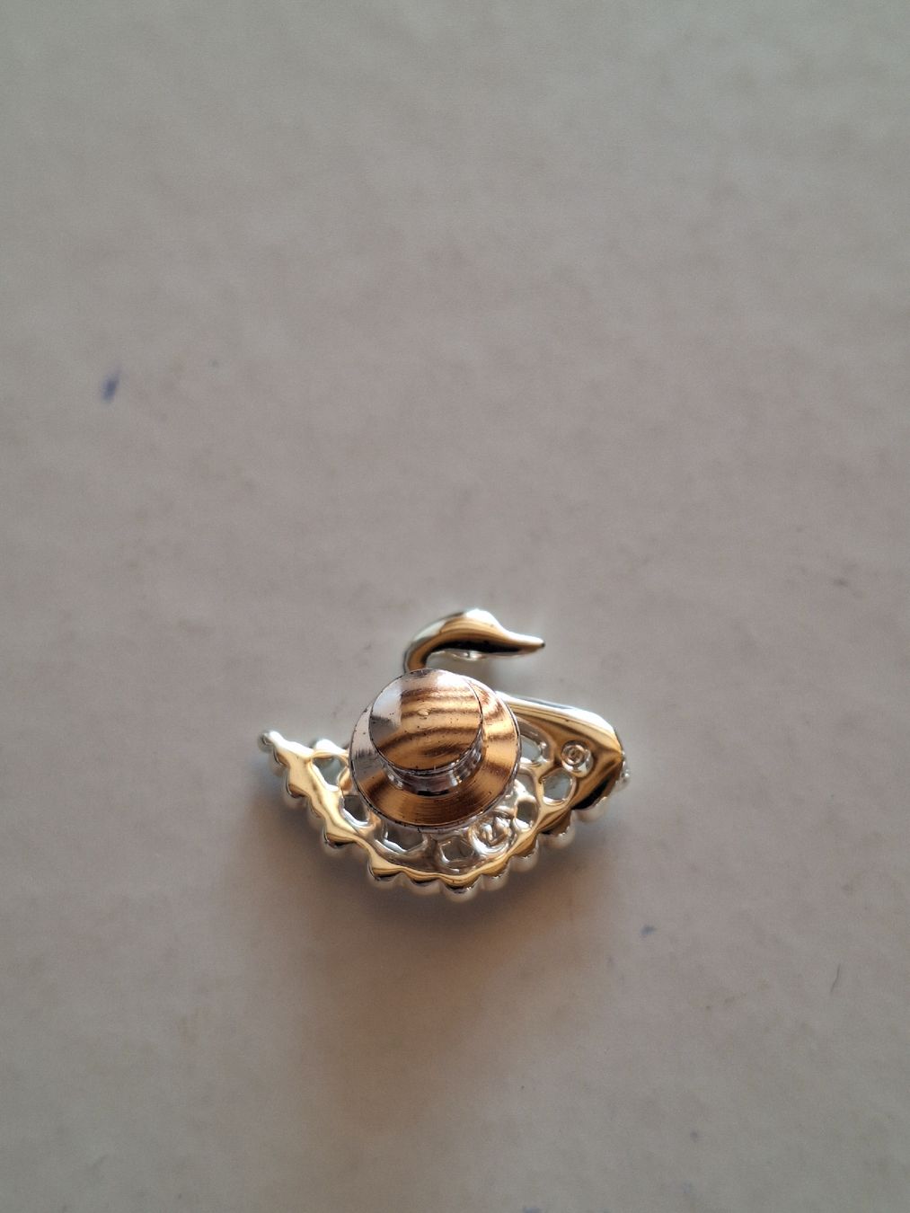 Swarovski Spille & Fermagli: Spilla cigno elegante con strass Swarovski – Usato da Riva San Vitale venduto da P.butti 1
