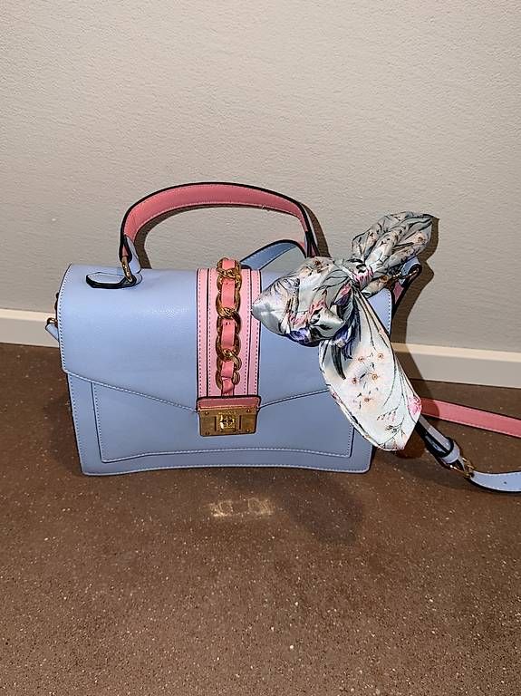 Sacs femmes: ALDO Handtasche hellblau/rosa mit Kette – D'occasion à Zizers par giu_rr68 1