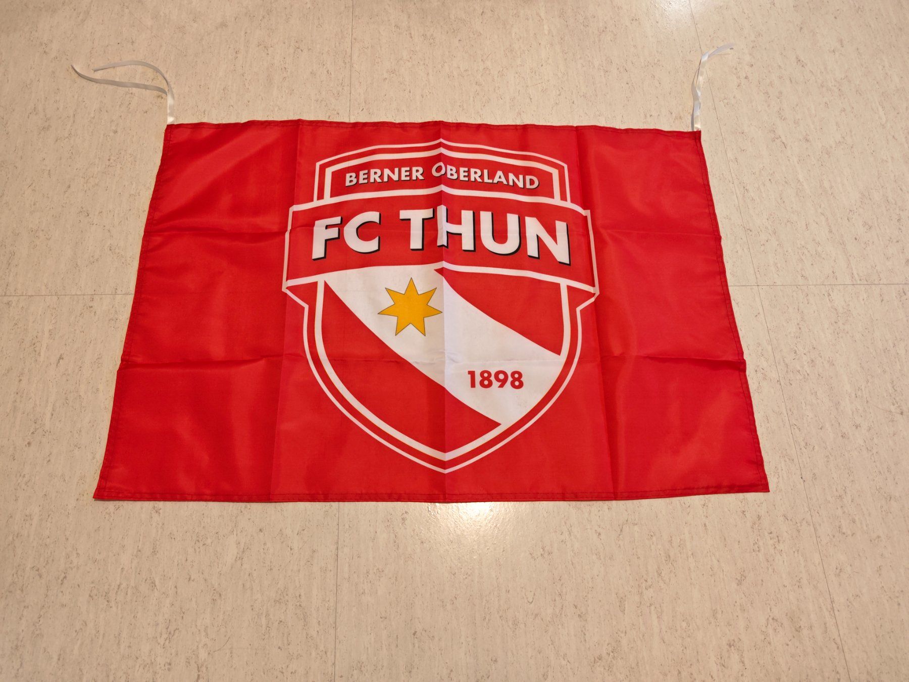 Bandiere: FC Thun Fahne V2 – Usato da Grosshöchstetten venduto da Mouchi