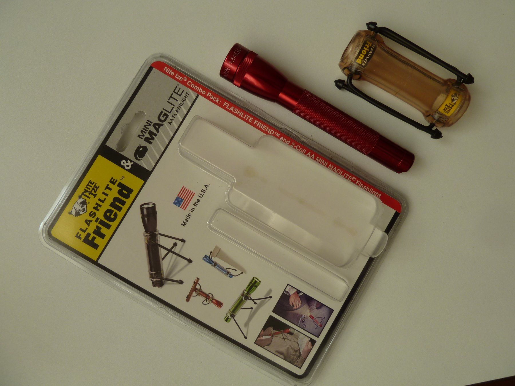 Lampade: MINI MAGLITE Rot mit Nite Ize Friend, Halogen 2 AA Batterien – Nuovo (secondo la descrizione) da Birsfelden venduto da adormidera 6
