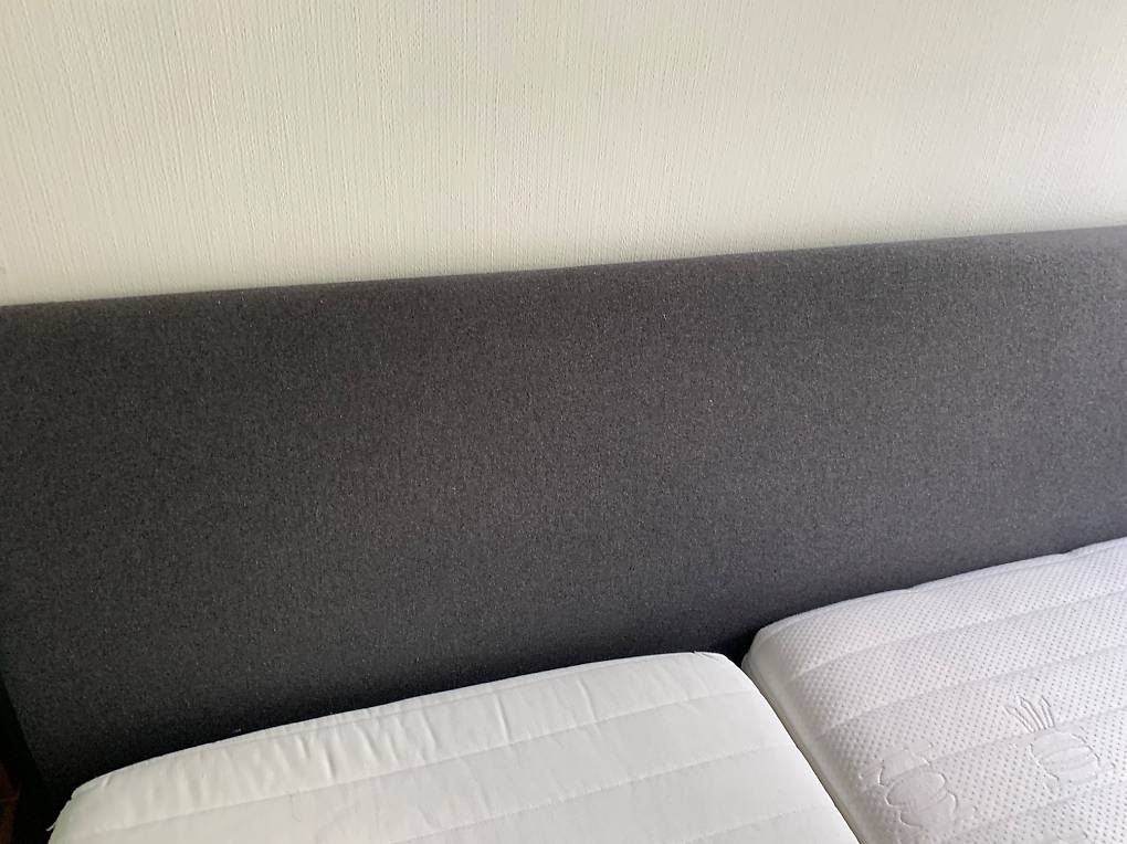 Betten: Cappellini bed grey wool 160x200 – Gebraucht aus Thônex von Louisaben1 1