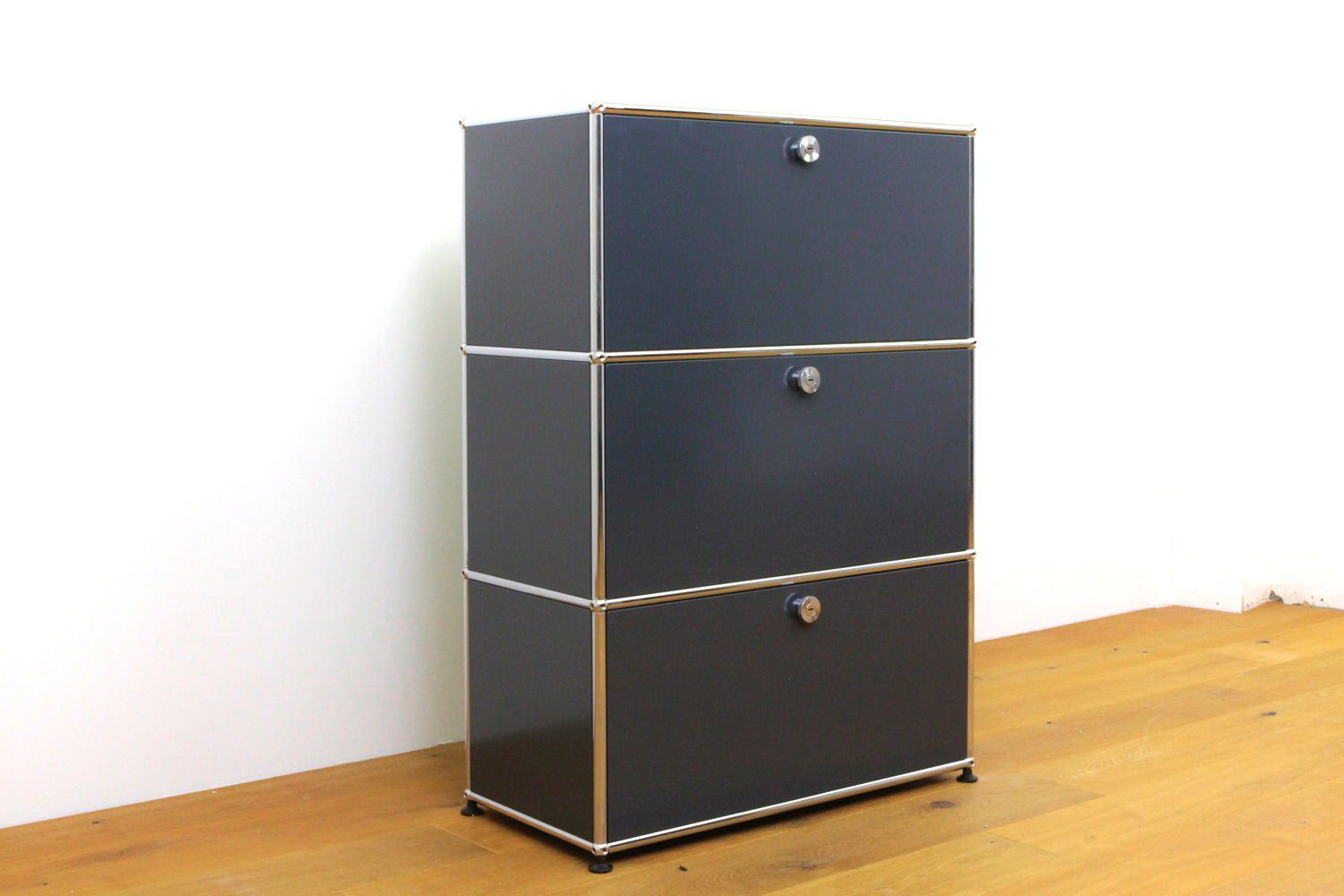 USM Regale: USM Haller Sideboard in Anthrazitgrau #1084 – Gebraucht aus Affoltern am Albis von ModulaireAG