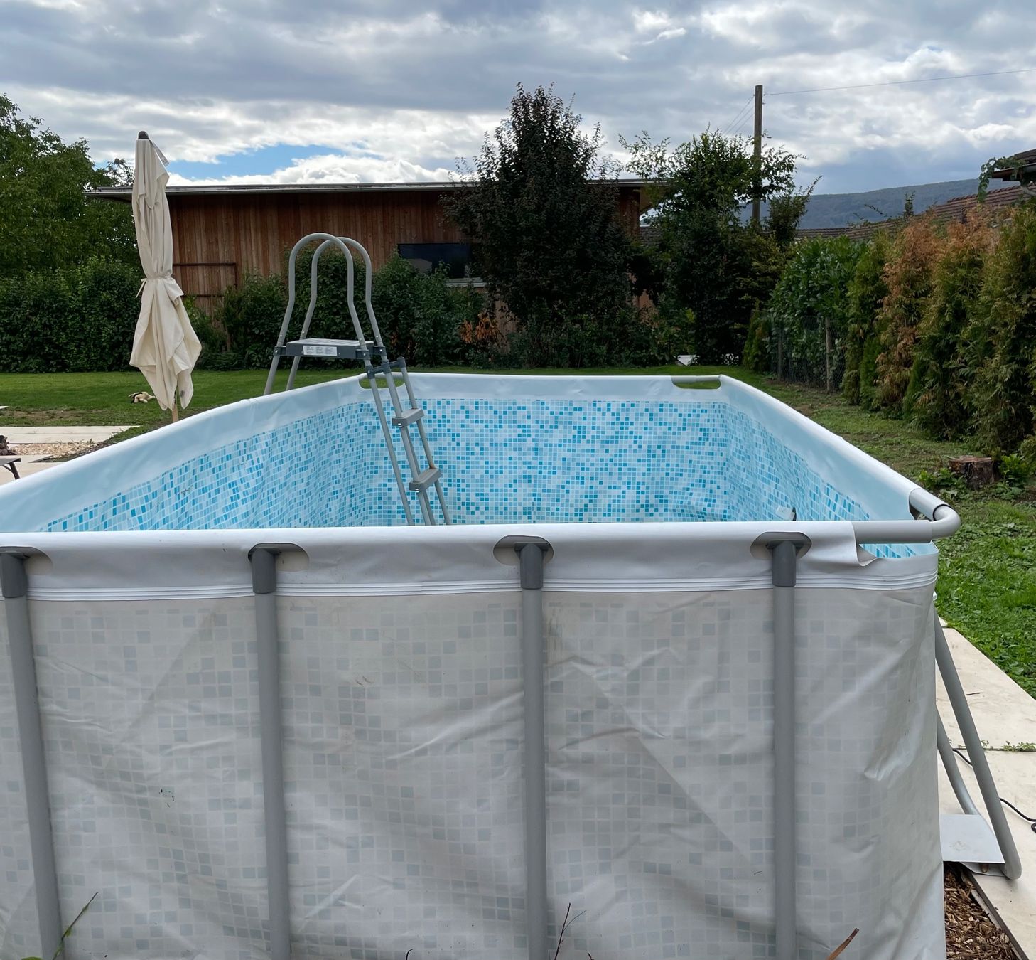 Piscines: Aufstellpool mit Pumpe und Leiter – D'occasion à Biel-Benken BL par Ddrummer 4