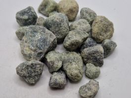 Peridot / Olivin roh aus Norwegen caa. 100gr.