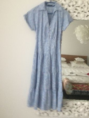Sehr schönes Sommerkleid mit Lochstickerei (hellblau) Zara