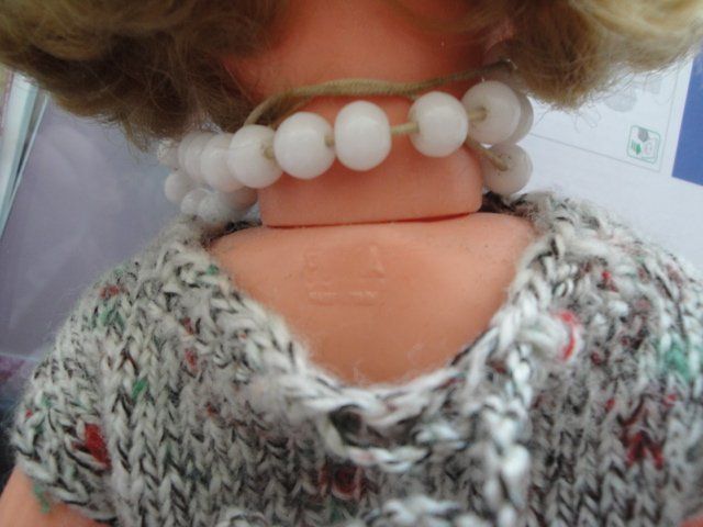 Attribuée à FLEISCHMANN : Poupée tête porcelaine, taille 3, yeux bleus