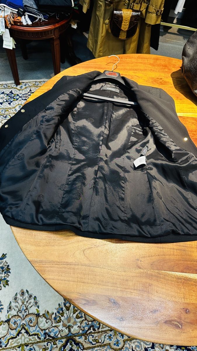 Versace Giacche: Gianni Versace Blazer NP 1890.- – Nuovo (secondo la descrizione) da Lachen SZ venduto da HelvetiaLuxury 8