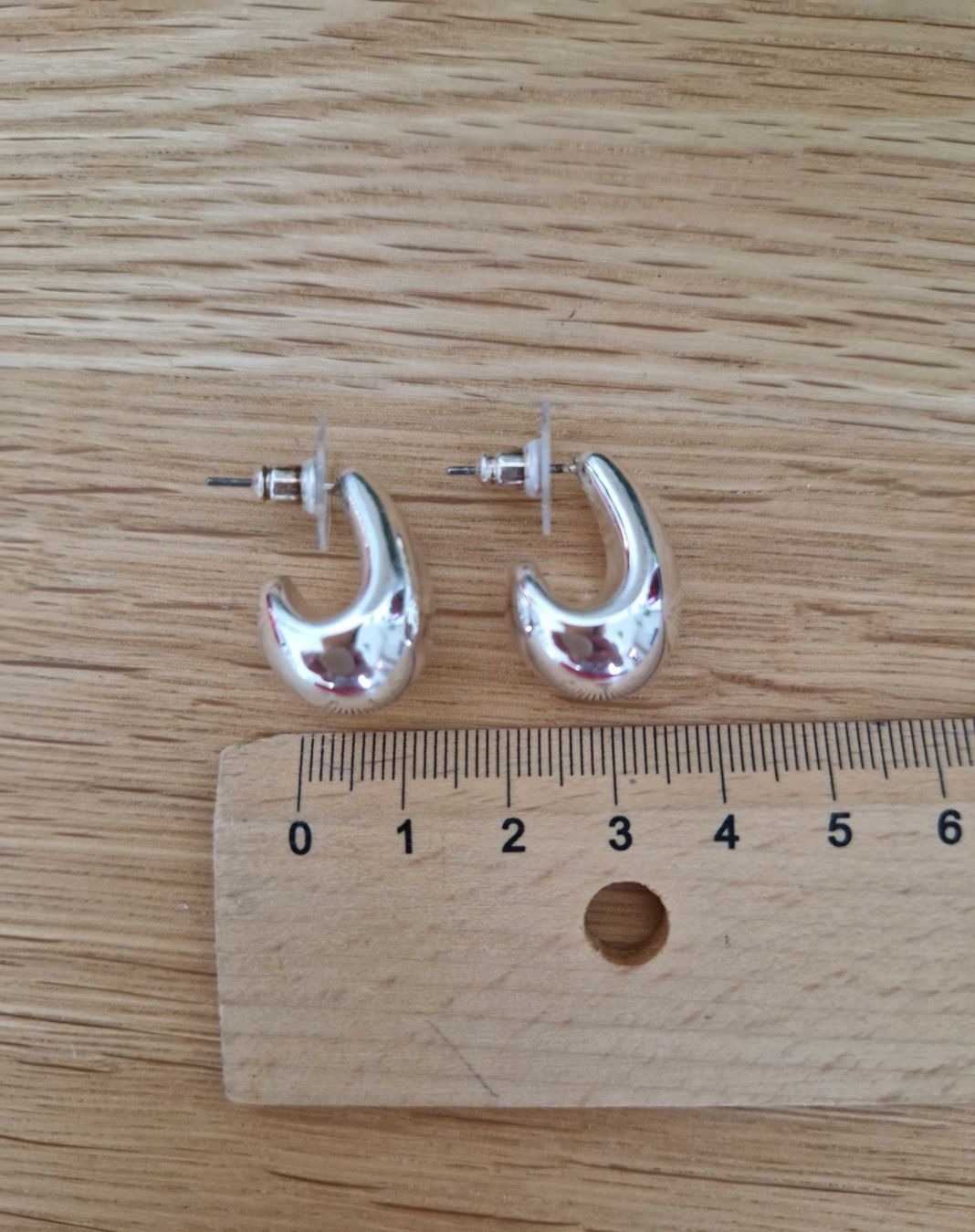 Ohrringe & -stecker: Silberne Ohrringe tropfenformig  trendy elegant – Gebraucht aus Erlinsbach SO von ULIKH 4